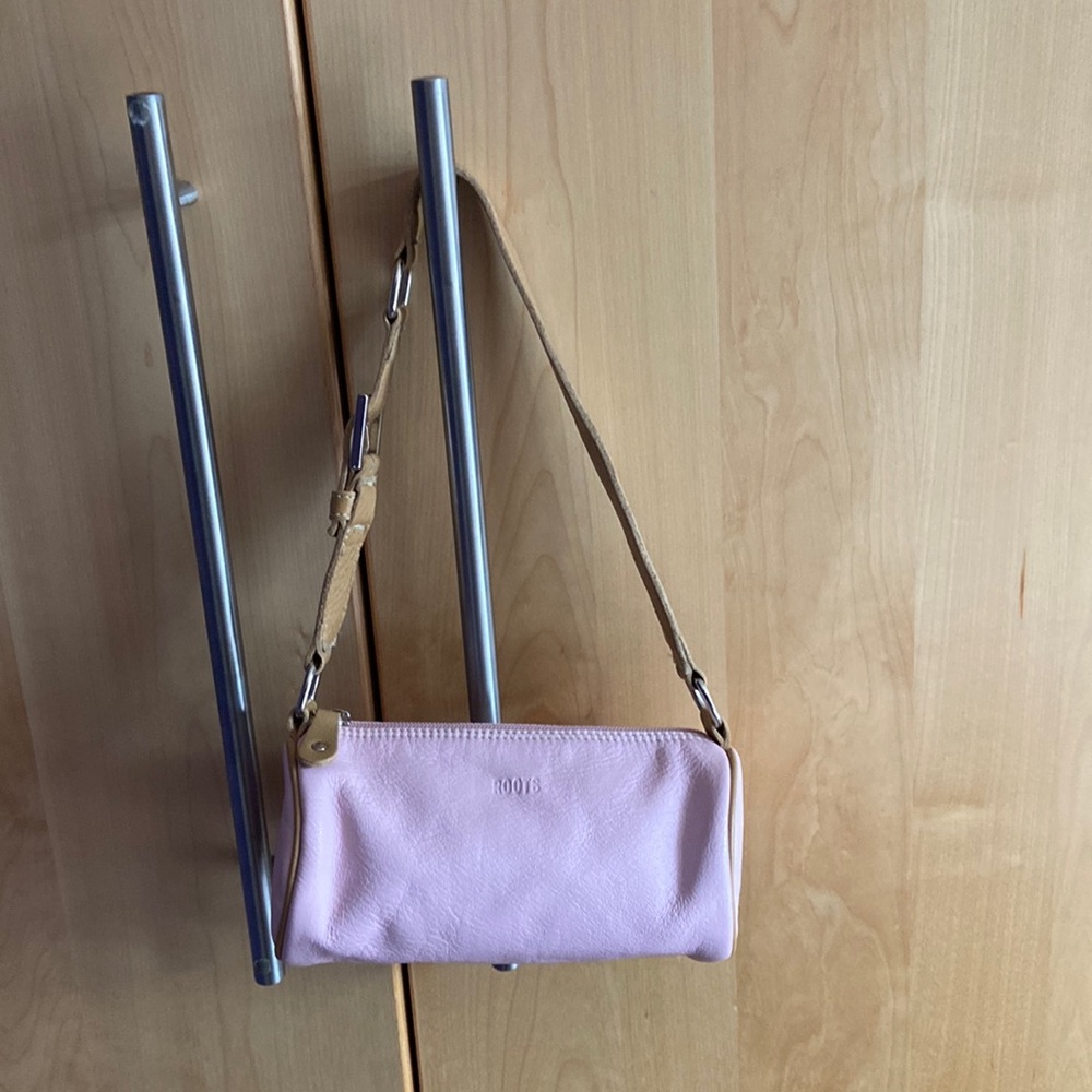 Roots pink leather small round shoulder handbag
